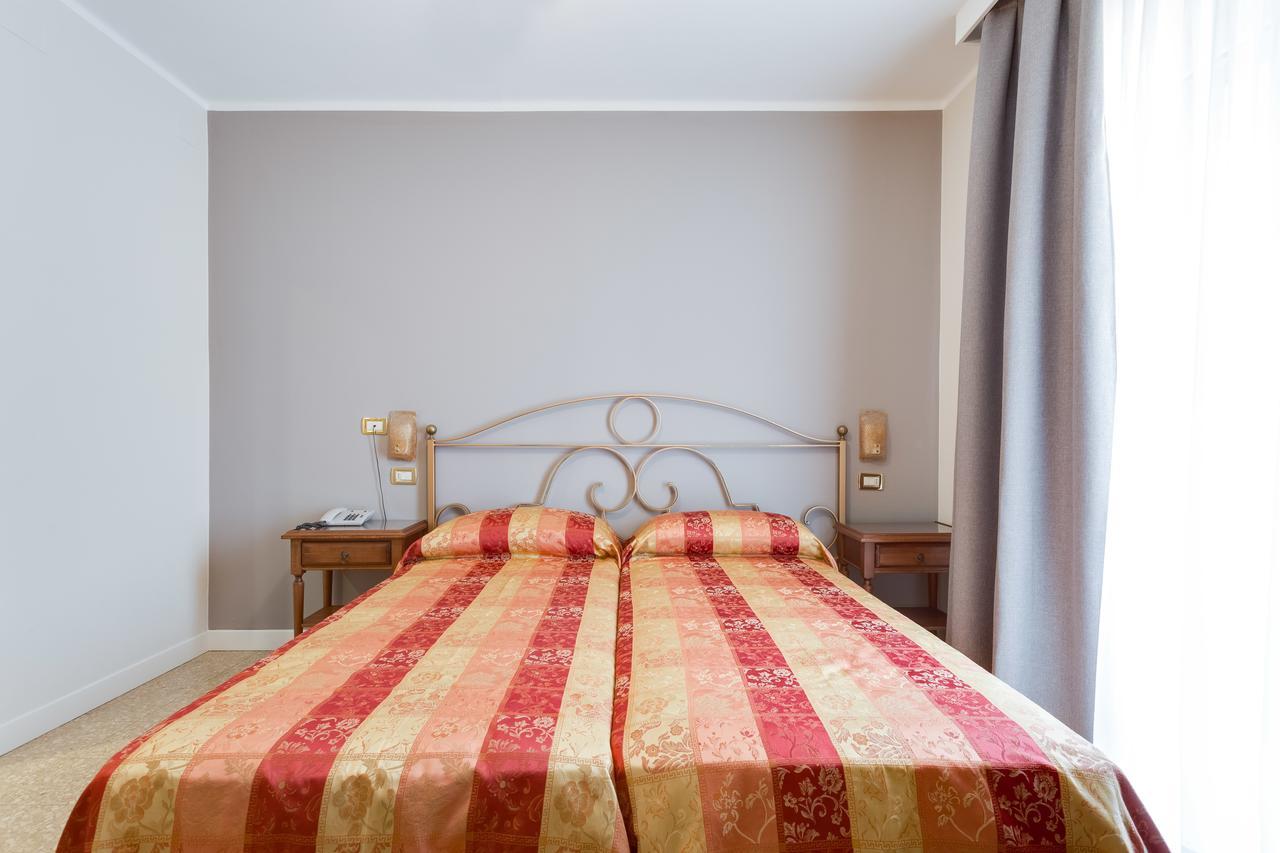 Hotel Europa Гарда Екстер'єр фото